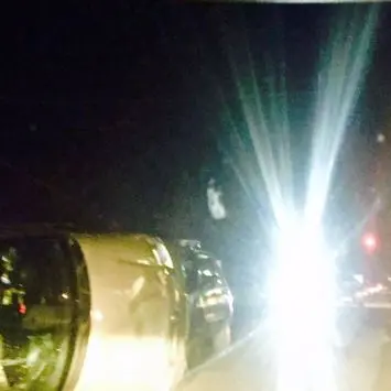 Spettacolare incidente lungo la Ss 18, auto si ribalta