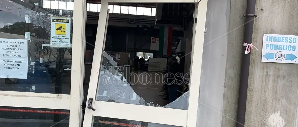 Vibo e quell'hub indecoroso per gli allergici, Mammoliti: «Bisogna chiuderlo» - Video