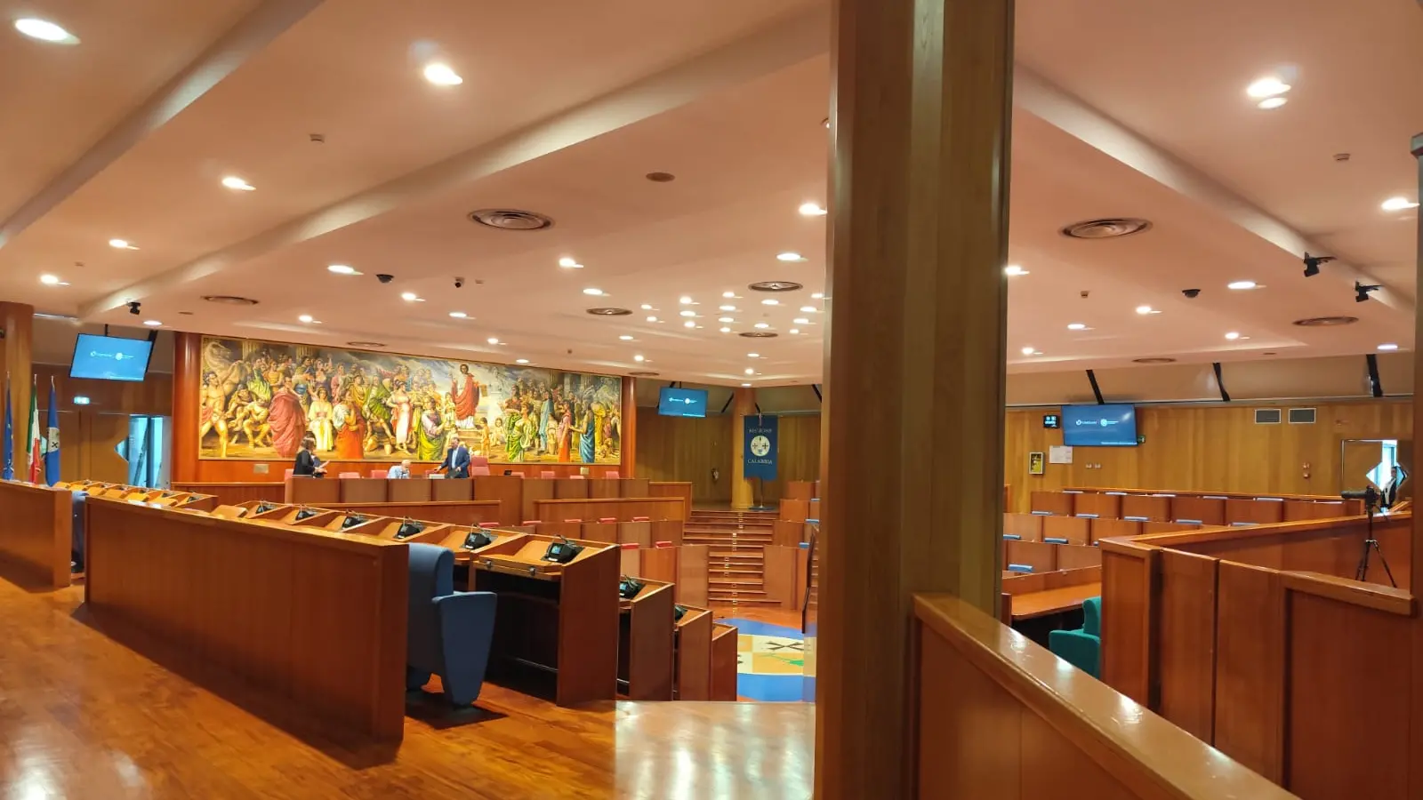 <p>L&#39;aula vuota del Consiglio regionale</p>\\n