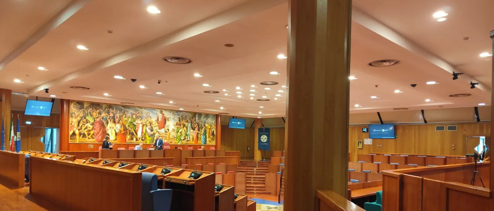 Occhiuto vuole un voto-lampo che rischia di trasformarsi in un referendum: lo strano silenzio di Forza Italia e Fdi\n