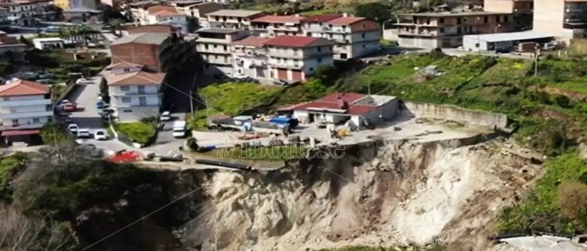 Frana di San Calogero, la rabbia dei cittadini e quasi 400mila euro gettati al vento