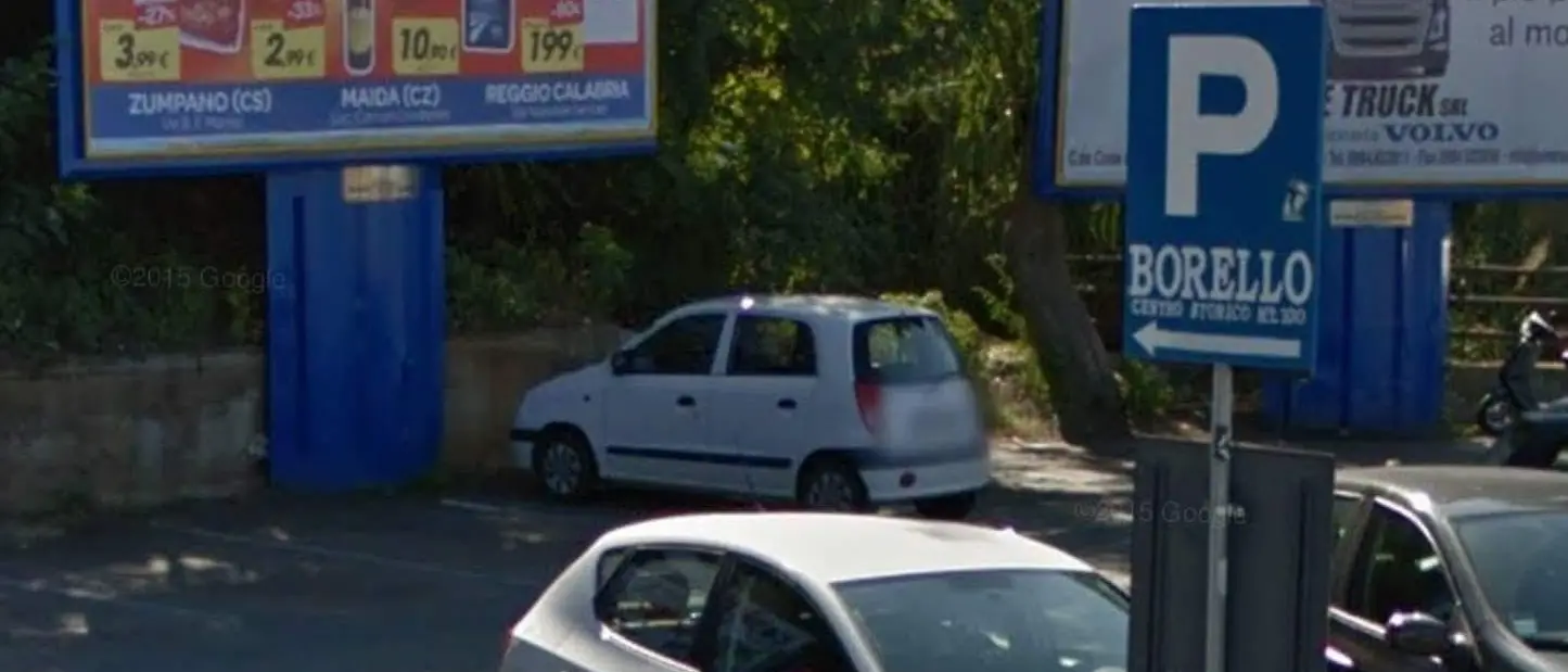 Pizzo, parcheggio Borello chiuso per caduta massi