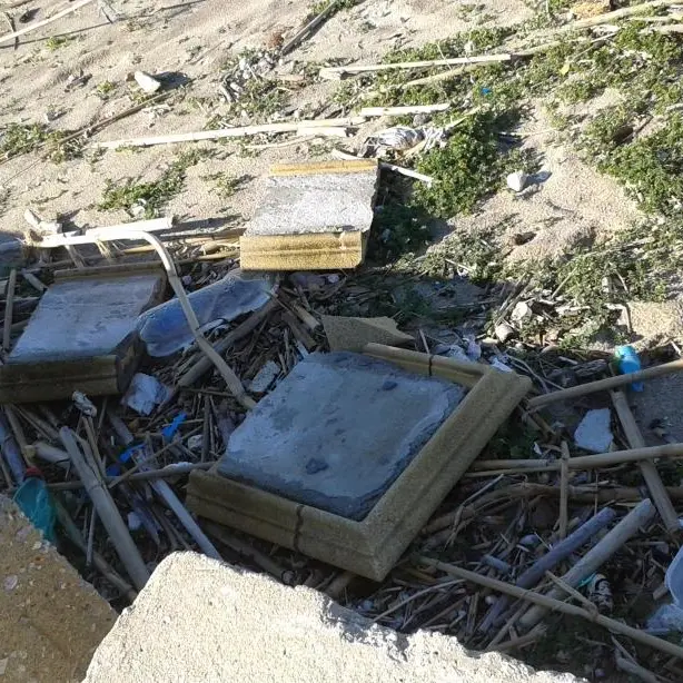 VIDEO | Degrado a Vibo Marina: rifiuti e incuria imperano sulle spiagge