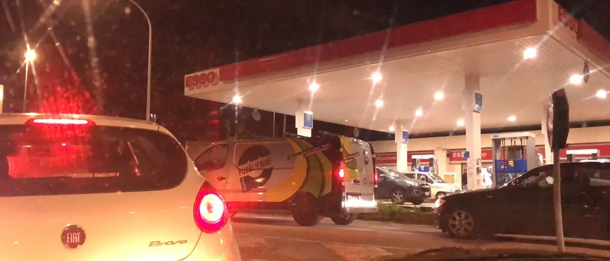 Aumento del prezzo del gasolio: a Vibo lunghissime file ai distributori di benzina