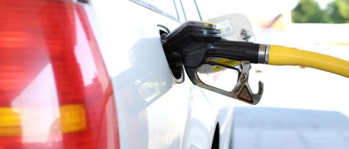 I prezzi dei carburanti continuano a salire, si sfiora il picco di 2.5 euro anche nel Vibonese