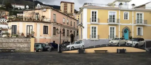 Pizzo, la piazza della discordia
