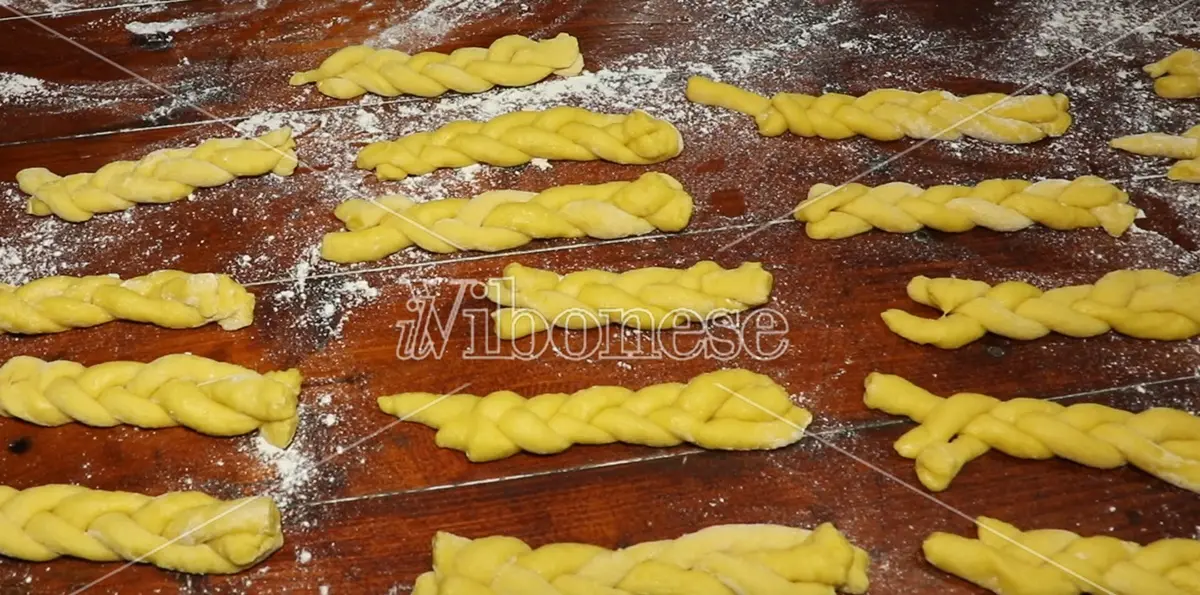 Il “dolce” Carnevale vibonese tra “nacatuli”, chiacchiere e pignolate -Video