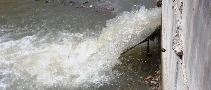 Ricadi, villaggio turistico sversa sostanze tossiche in un torrente