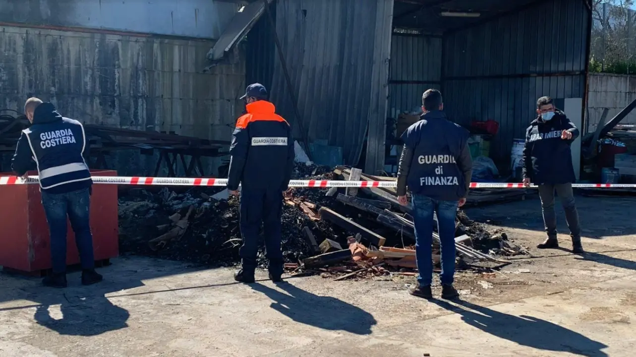 Vibo, scorie industriali smaltite lungo il torrente Sant’Anna: sequestrata un'azienda - Video