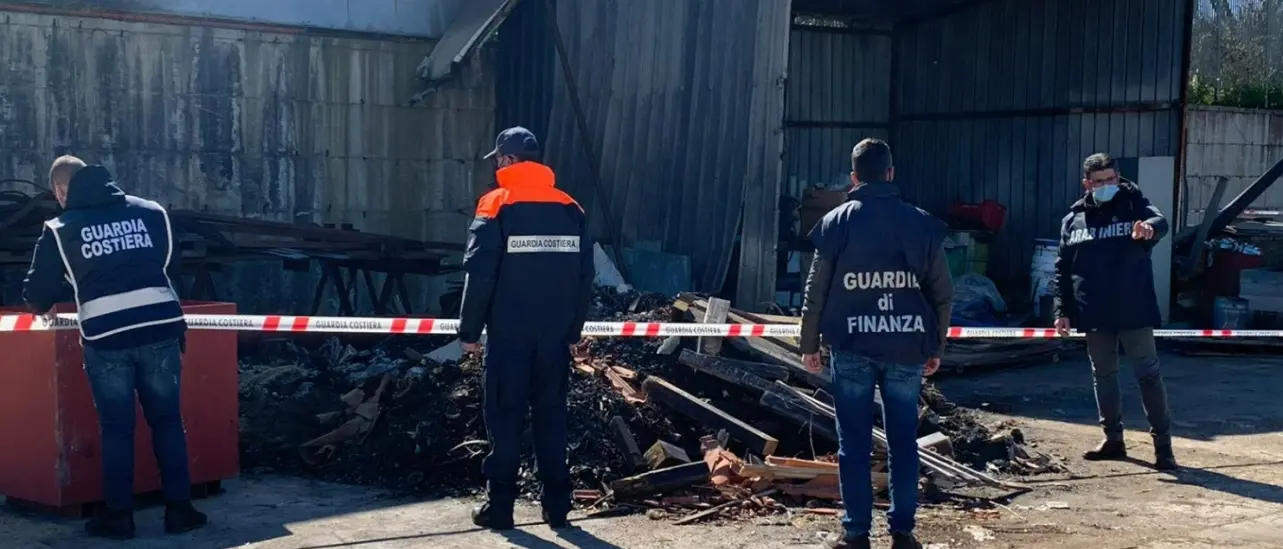 Vibo, scorie industriali smaltite lungo il torrente Sant’Anna: sequestrata un'azienda - Video
