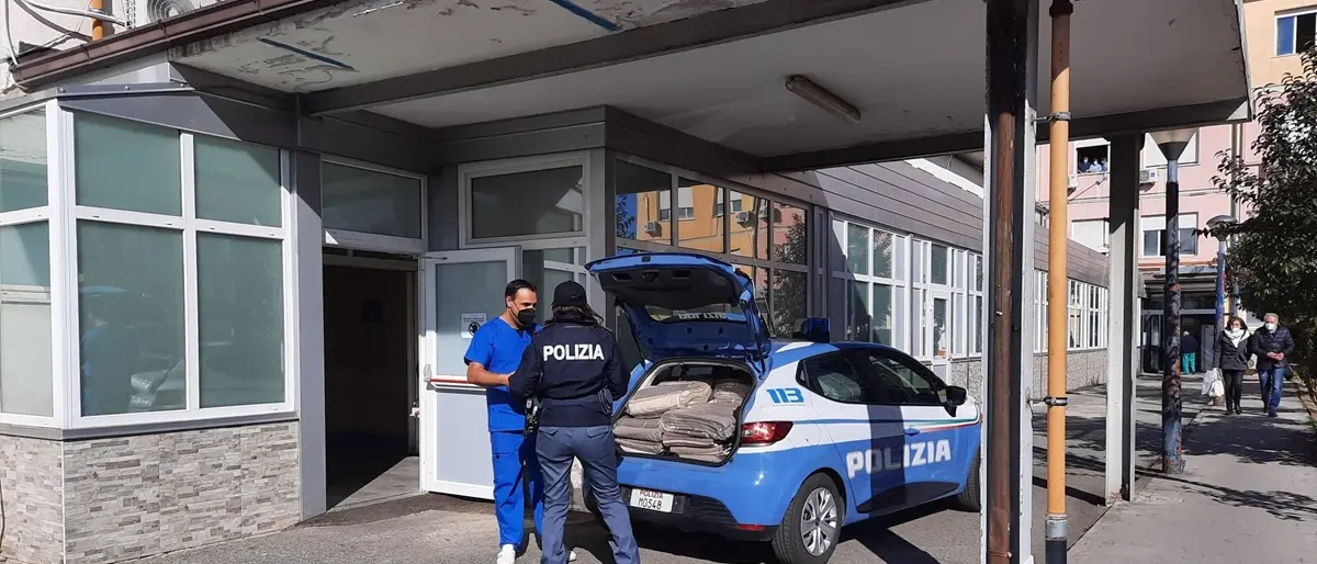 Vibo, la scuola di Polizia dona coperte di lana all'ospedale Jazzolino