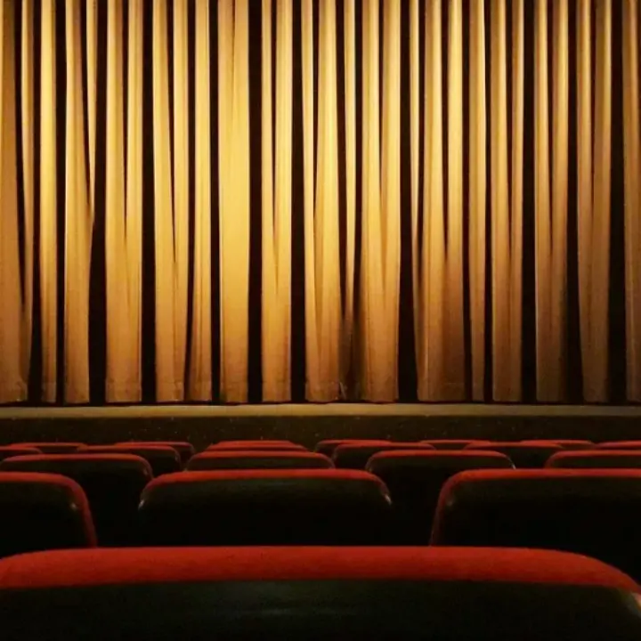 Teatro, al Cinema moderno di Vibo va in scena “Effetto Seneca”