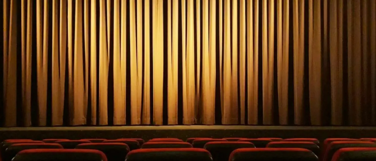 Teatro, al Cinema moderno di Vibo va in scena “Effetto Seneca”