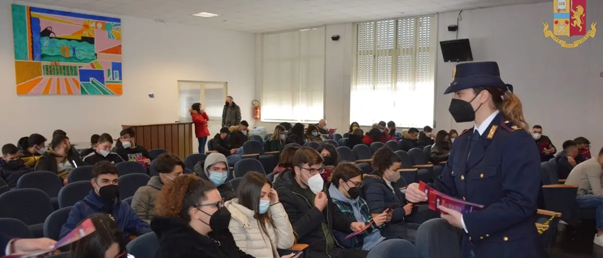 La Polizia di Vibo nelle scuole in occasione della Festa delle donne