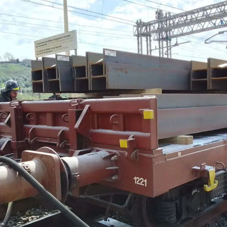 Mileto, incendio su un vagone merci ferroviario: intervengono i vigili del fuoco