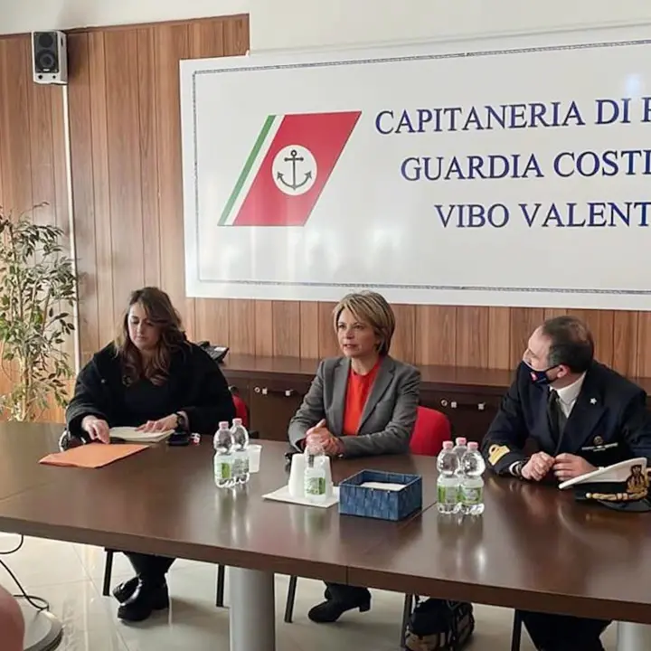 Vibo Marina, Nesci in visita al porto: «Infrastruttura importante per lo sviluppo della Calabria» - Video
