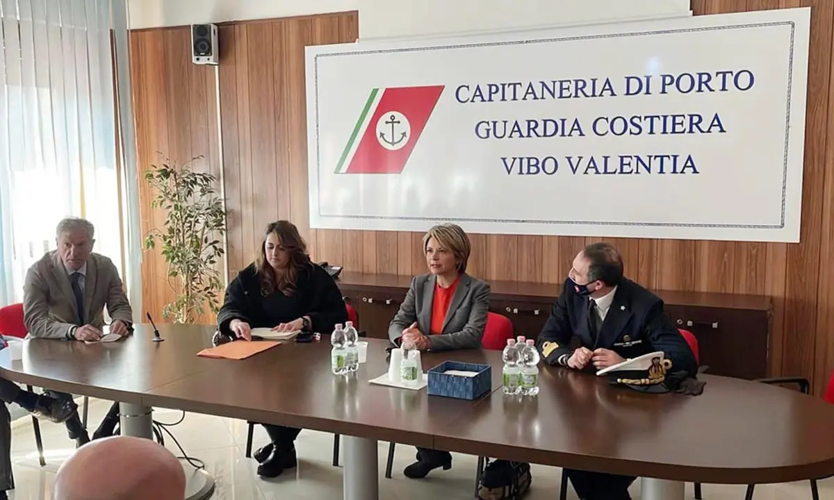 Vibo Marina, Nesci in visita al porto: «Infrastruttura importante per lo sviluppo della Calabria» - Video