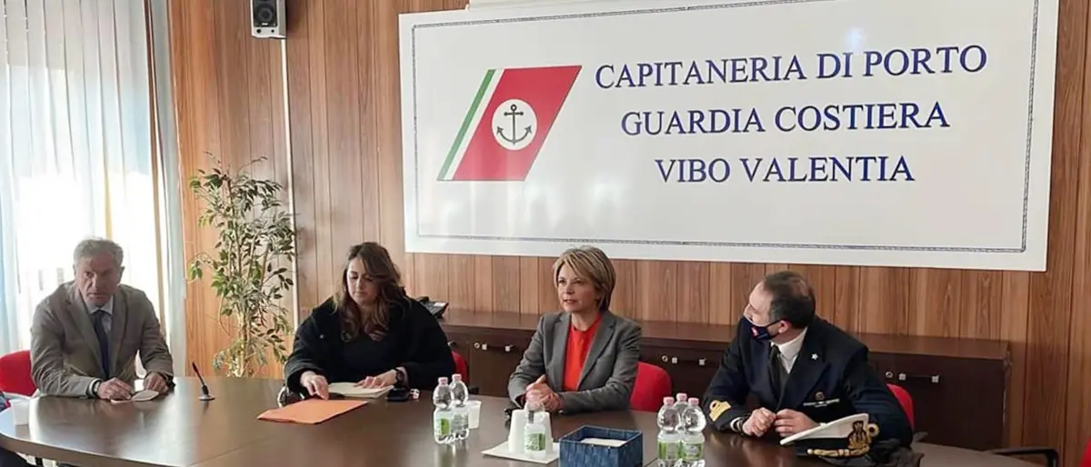 Vibo Marina, Nesci in visita al porto: «Infrastruttura importante per lo sviluppo della Calabria» - Video