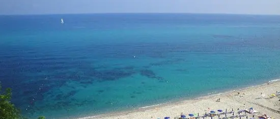 Panico a Tropea: la spiaggia sprofonda