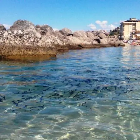 Ci voleva un forestiero per ammettere la verità sul mare di Pizzo?