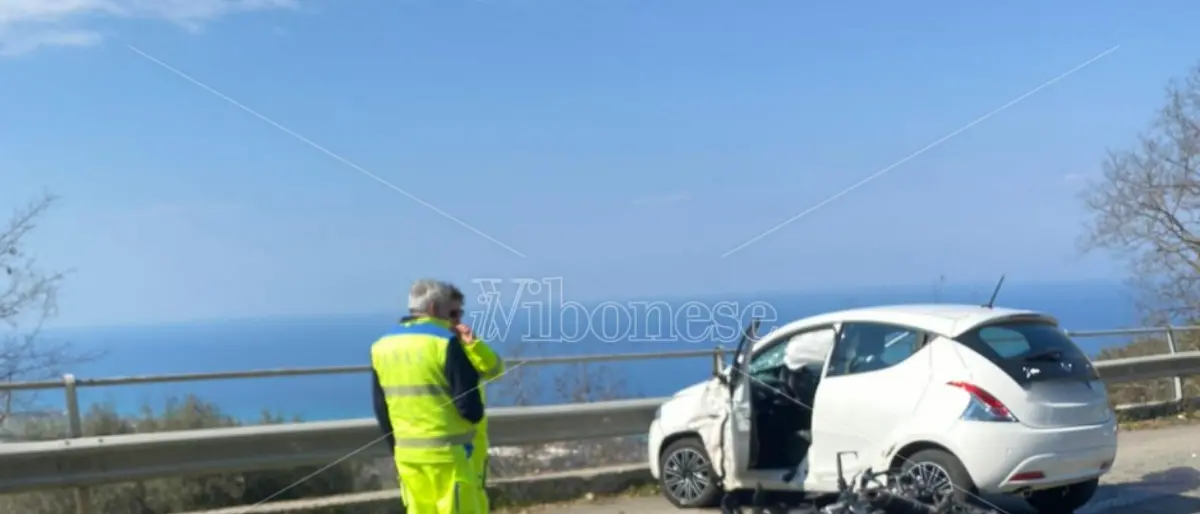 Incidente a Vibo, scontro tra un’auto e una moto in contrada Silica