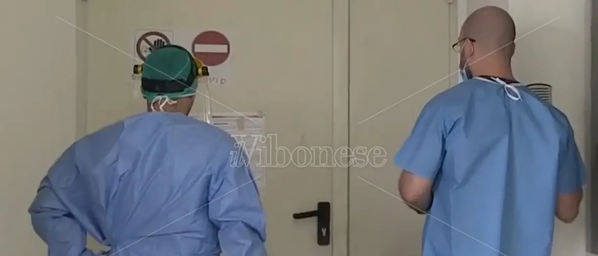 Covid Calabria, scendono i ricoveri: 814 contagi e un decesso. Il dato nel Vibonese