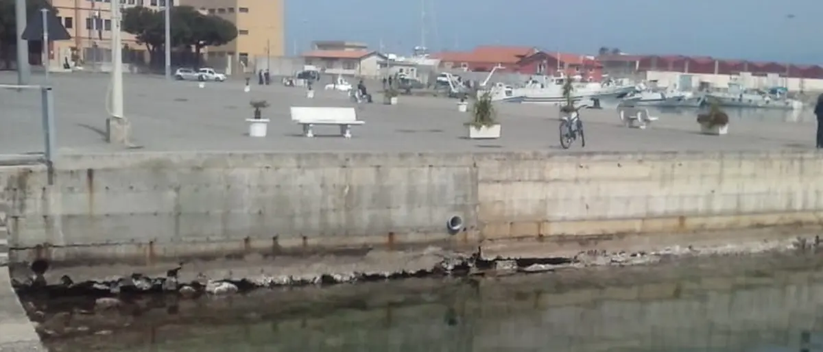 Vibo Marina, registrato un eccezionale abbassamento del livello del mare: scattano i controlli