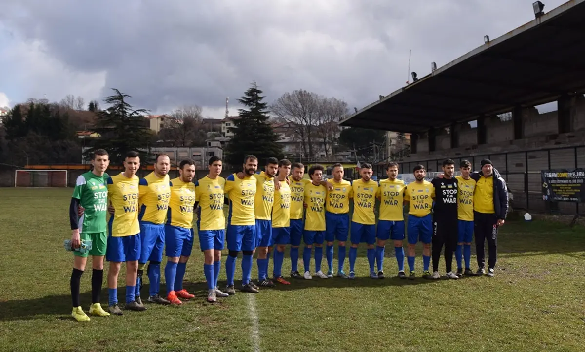 Asd Nicotera in campo con i colori dell'Ucraina: il plauso del presidente del Coni Malagò