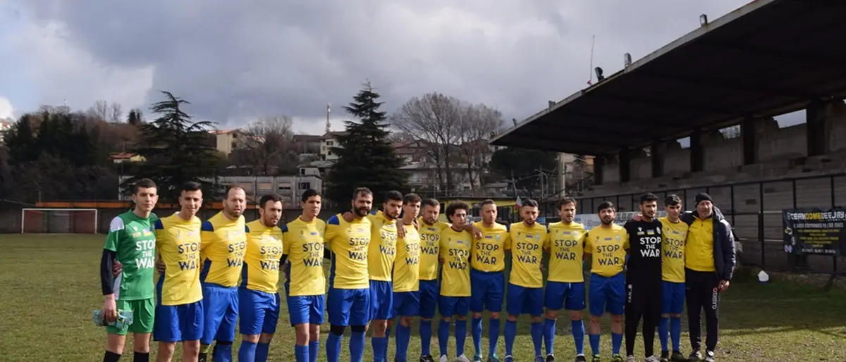 Asd Nicotera in campo con i colori dell'Ucraina: il plauso del presidente del Coni Malagò