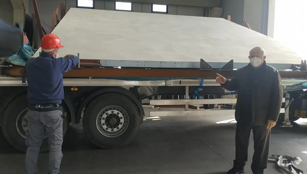 Da Francavilla Angitola all'Arabia Saudita, impresa realizza 4 mega cancelli - Video