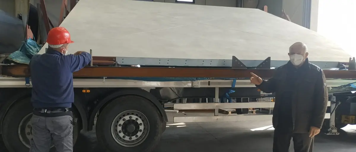 Da Francavilla Angitola all'Arabia Saudita, impresa realizza 4 mega cancelli - Video