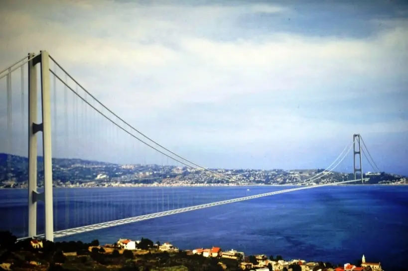 Ponte sullo Stretto: promesse, smentite e ripensamenti dei leader politici negli ultimi 20 anni\n