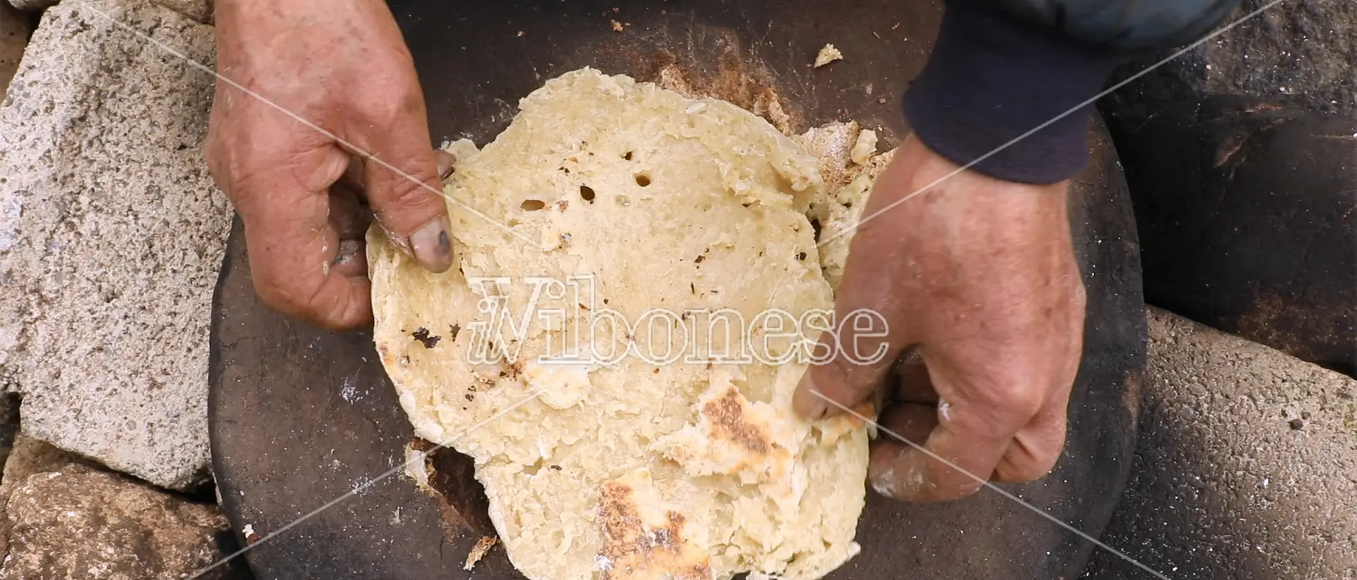 A Caria di Drapia la preparazione di un pane \"preistorico\" - Video