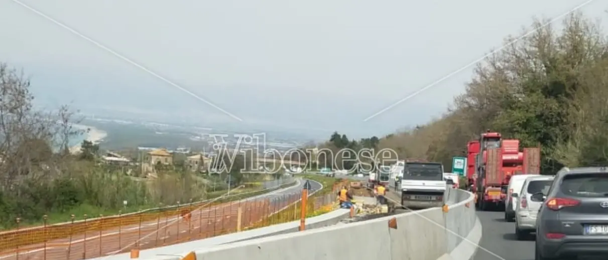 Incidente tra Sant’Onofrio e Pizzo, coinvolti due mezzi: disagi lungo l’A2