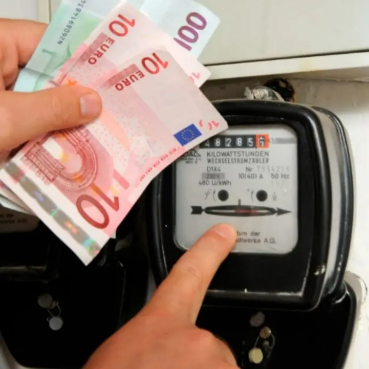 Caro bollette, per luce e gas si stimano rialzi di oltre il 70%