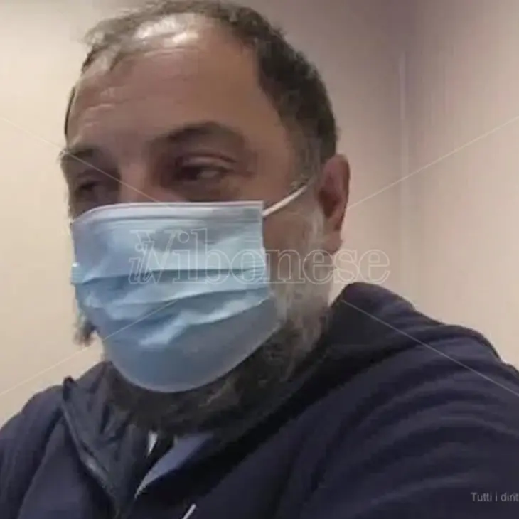 Vibo, il medico aggredito in ospedale: «Stanchi e umiliati, impossibile lavorare così» - Video