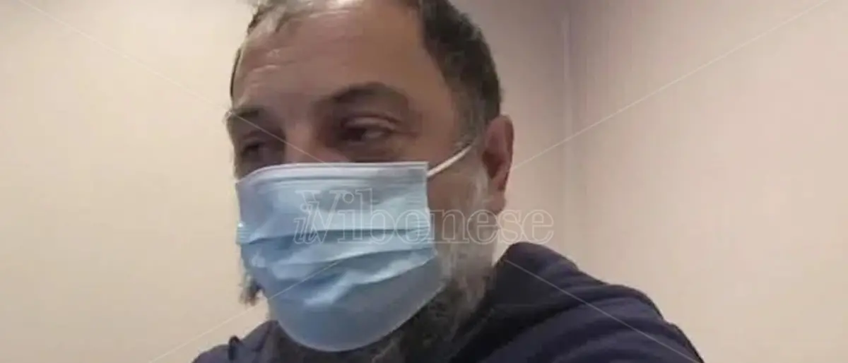 Vibo, il medico aggredito in ospedale: «Stanchi e umiliati, impossibile lavorare così» - Video