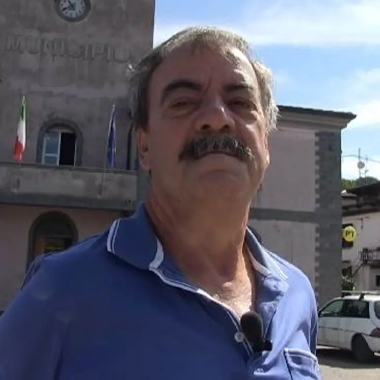 Brognaturo, avviata raccolta firme per intitolare il municipio all'ex sindaco Cosmo Tassone