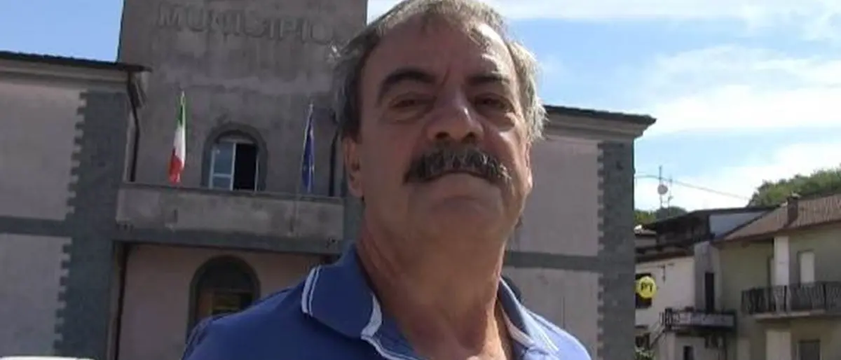 Brognaturo, avviata raccolta firme per intitolare il municipio all'ex sindaco Cosmo Tassone