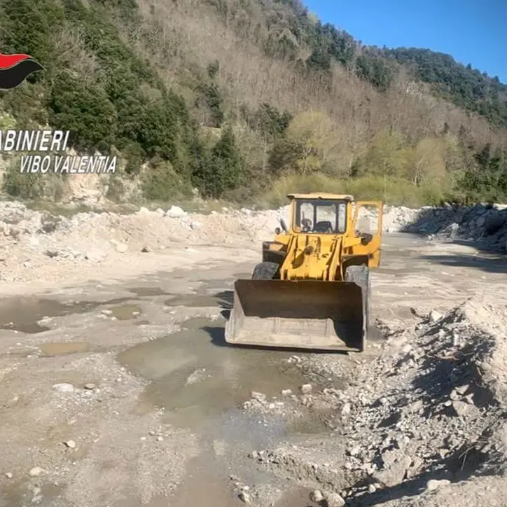 Sabbia e ghiaia prelevata dal fiume Allaro, un arresto a Fabrizia