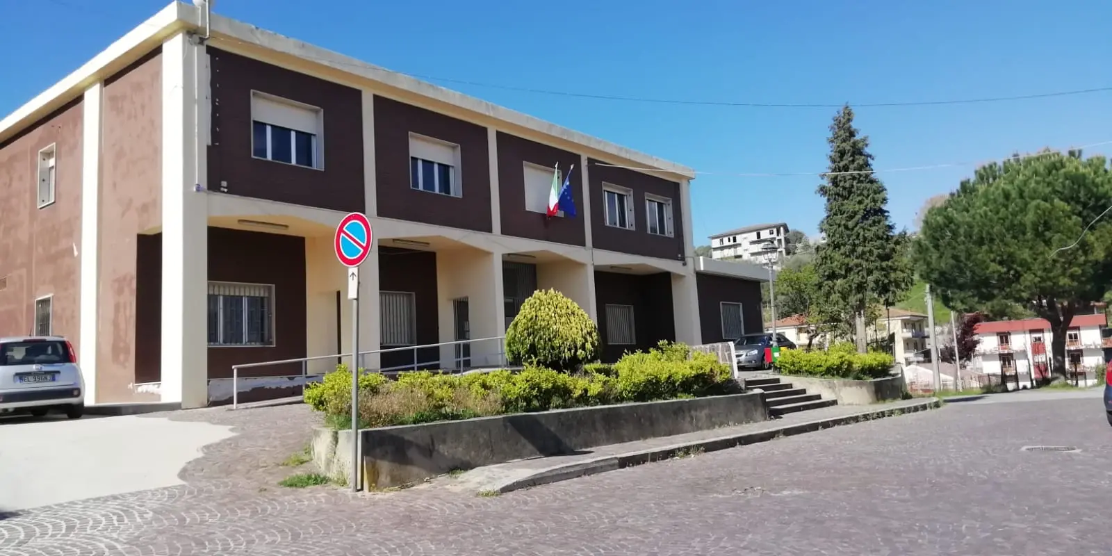 Ionadi, dopo anni il Comune torna nella sede storica di piazza Italia