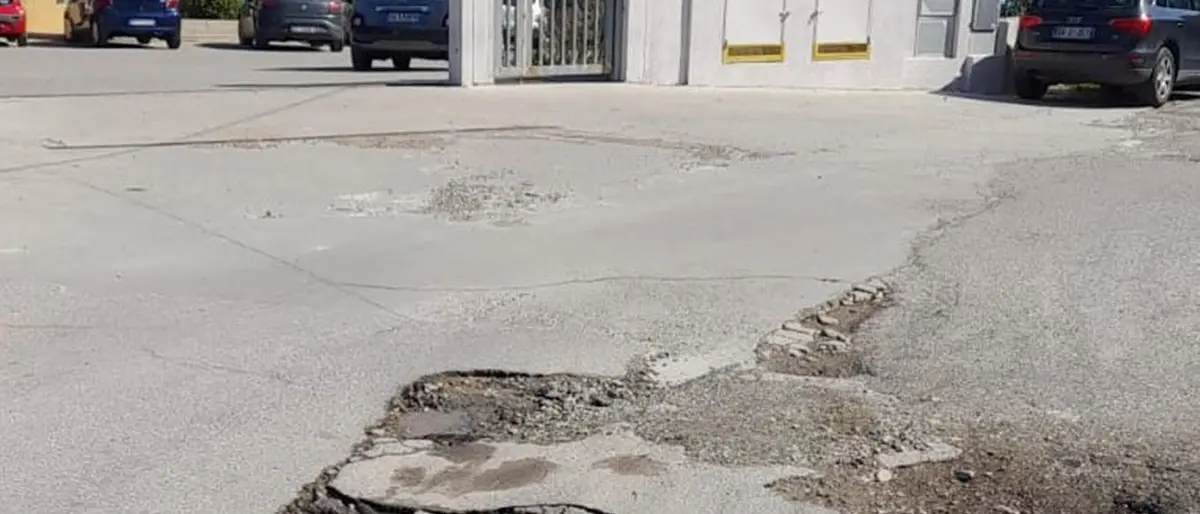 Vibo, continua l’incuria delle strade che portano ad alcuni istituti superiori