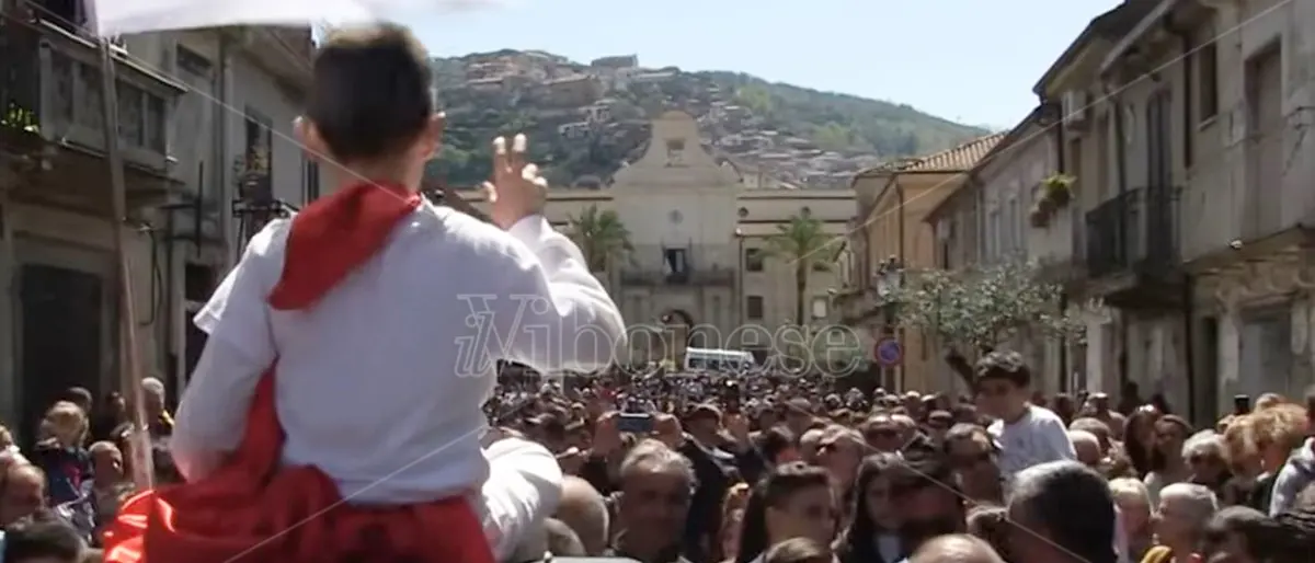 Riti pasquali, a Soriano torna la Cumprunta di zitieji con i bambini al posto delle statue