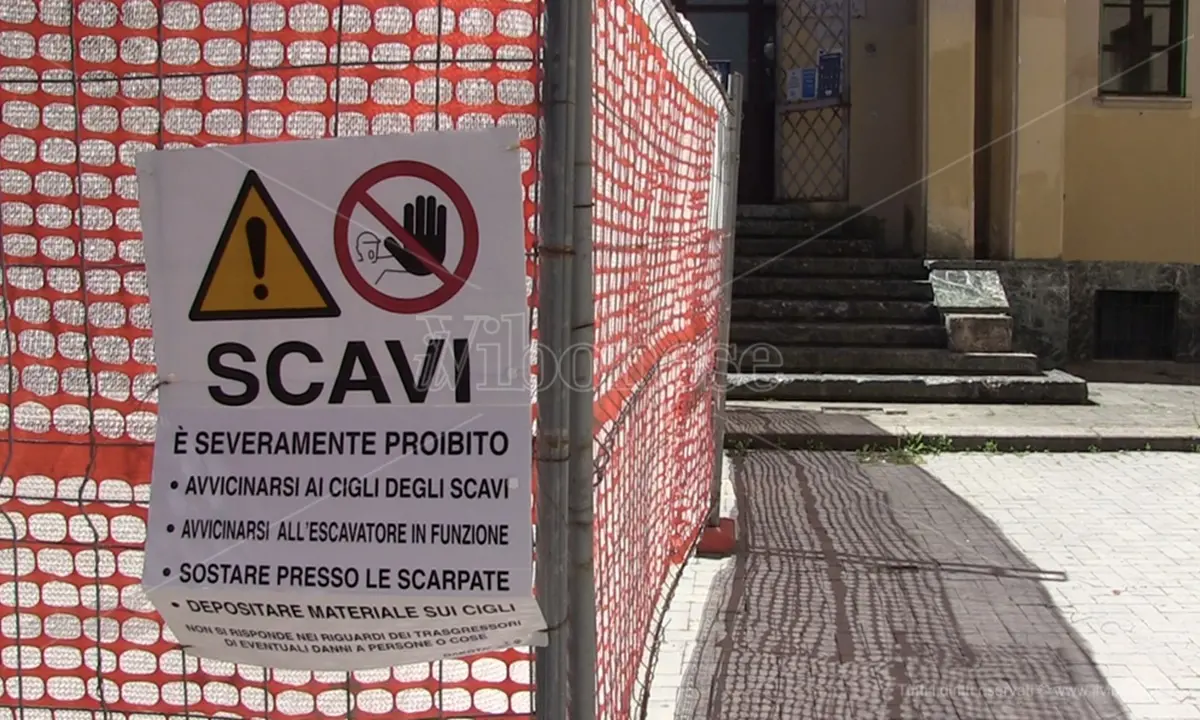 Tra traslochi saltati e lavori rinviati, viaggio nelle scuole vibonesi ancora in attesa dell’adeguamento sismico