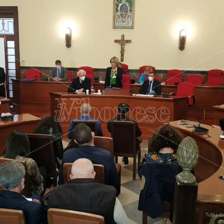 Vibo, Consiglio comunale aperto sulla sanità: «Ridare dignità allo Jazzolino»