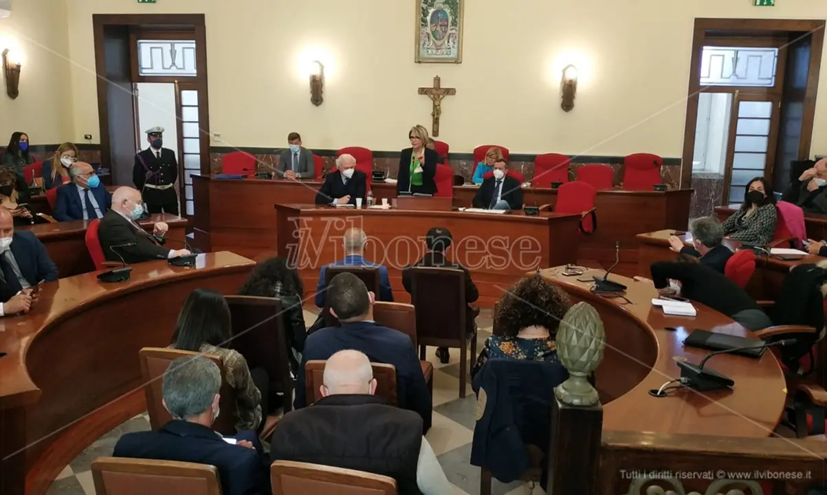 Vibo, Consiglio comunale aperto sulla sanità: «Ridare dignità allo Jazzolino»