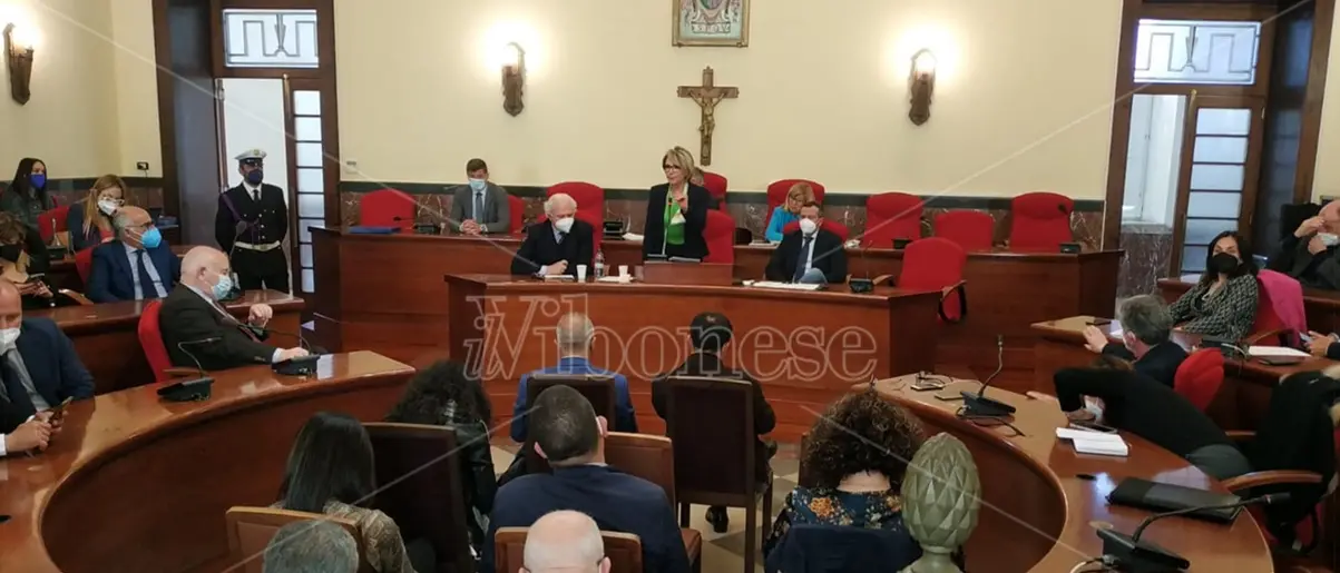 Vibo, Consiglio comunale aperto sulla sanità: «Ridare dignità allo Jazzolino»