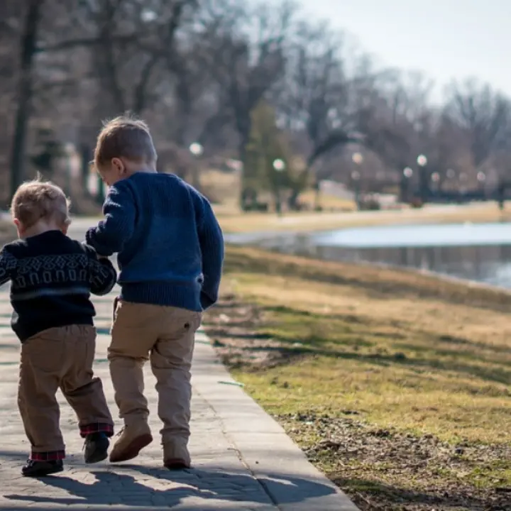 Ai figli il cognome dei due genitori: svolta della Corte costituzionale