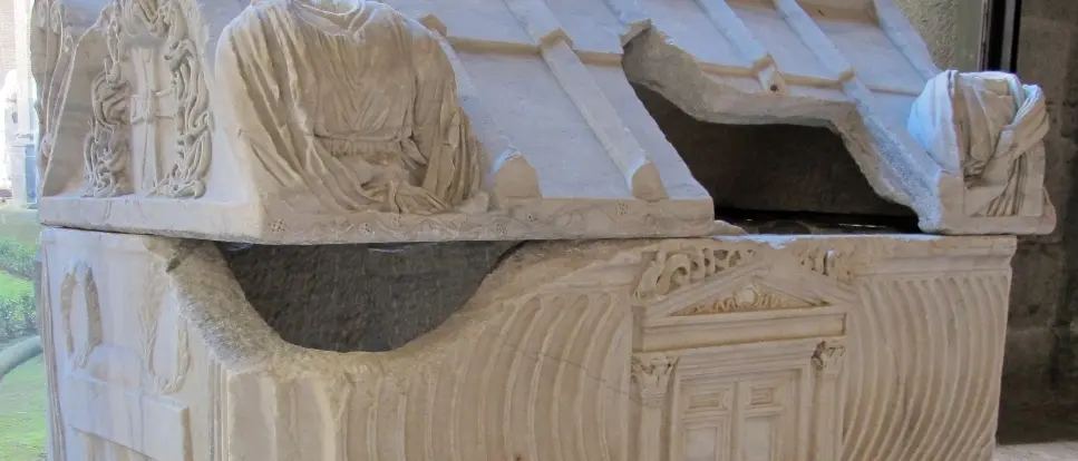 Sarcofago di Ruggero d'Altavilla, nuovo appello al ministro: «Il reperto torni a Mileto»