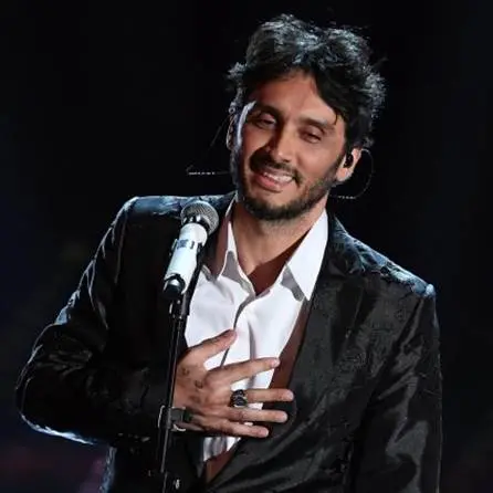 Fabrizio Moro, quel “pezzo di cuore” briaticese sul palco di Sanremo (Video)